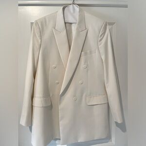 Double-breasted peak lapel ivory dinner jacket